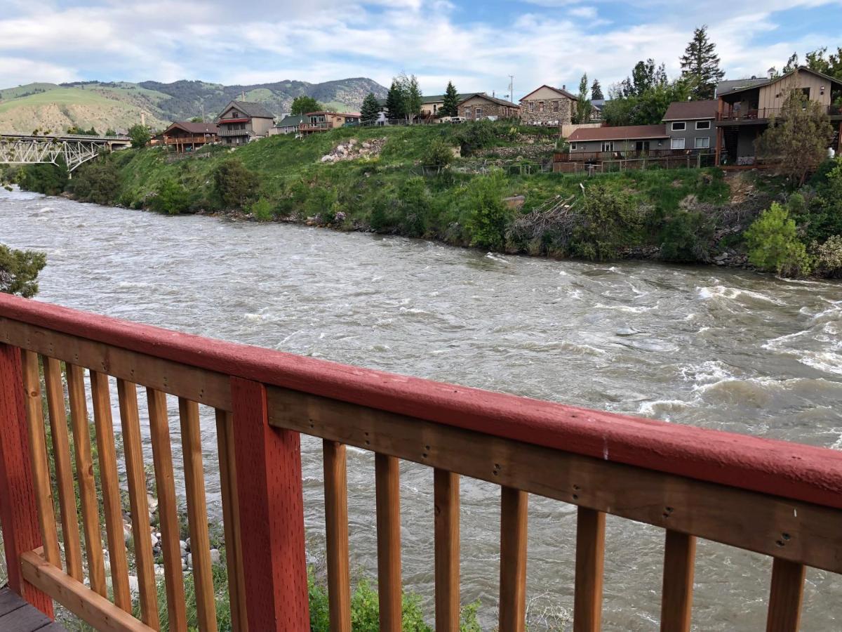 Yellowstone Riverside Cottages Gardiner Dış mekan fotoğraf