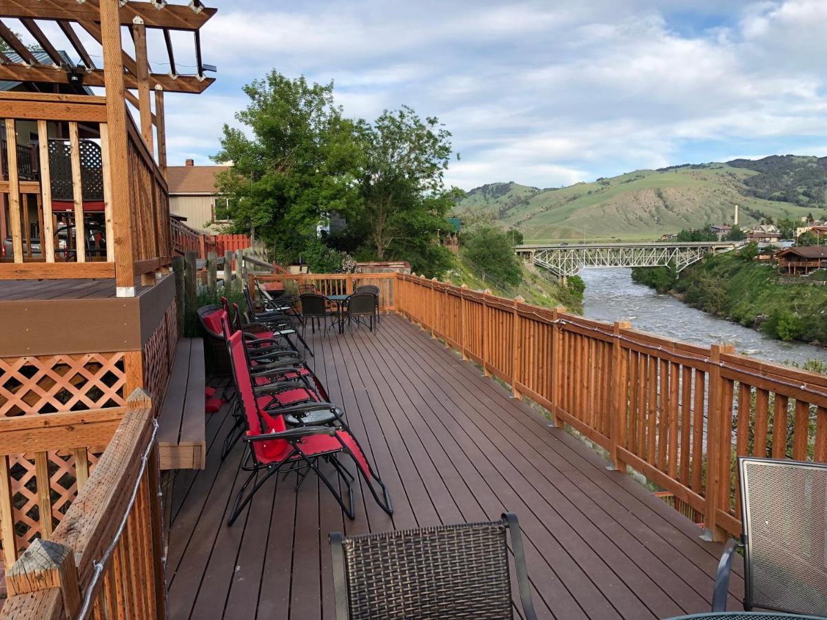 Yellowstone Riverside Cottages Gardiner Dış mekan fotoğraf