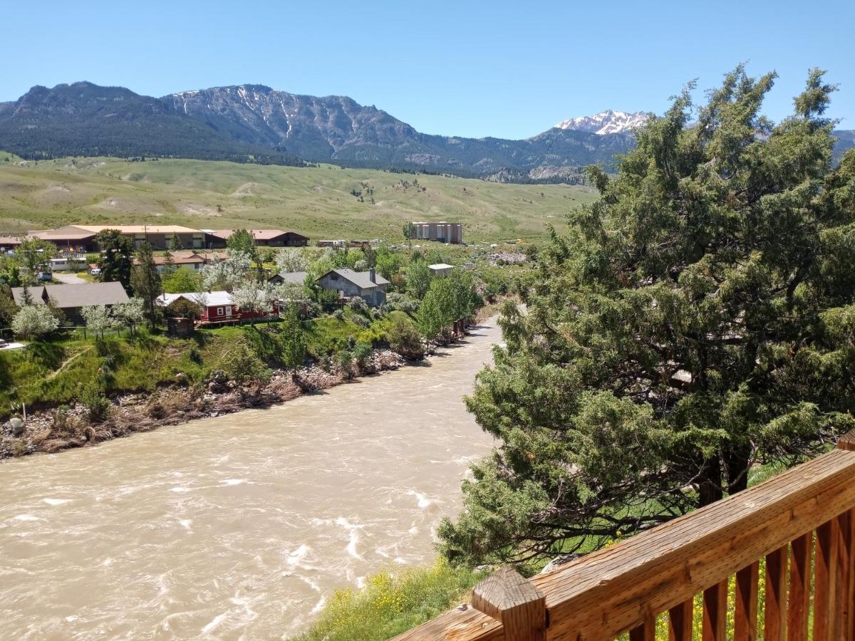 Yellowstone Riverside Cottages Gardiner Dış mekan fotoğraf